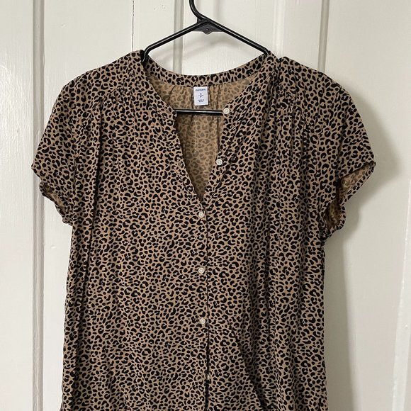 Old Navy - Leopard Button-up Shirt - Picture 1 of 3
